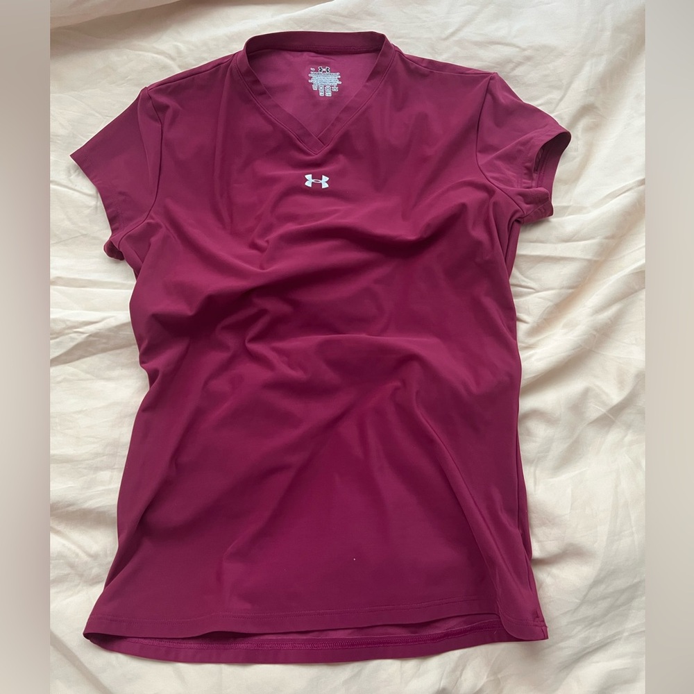 UNDER ARMOUR Berry Workout V-Neck Top, tight fit